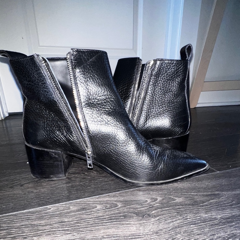 Everlane Pointed toe boots size 8.5, gently worn